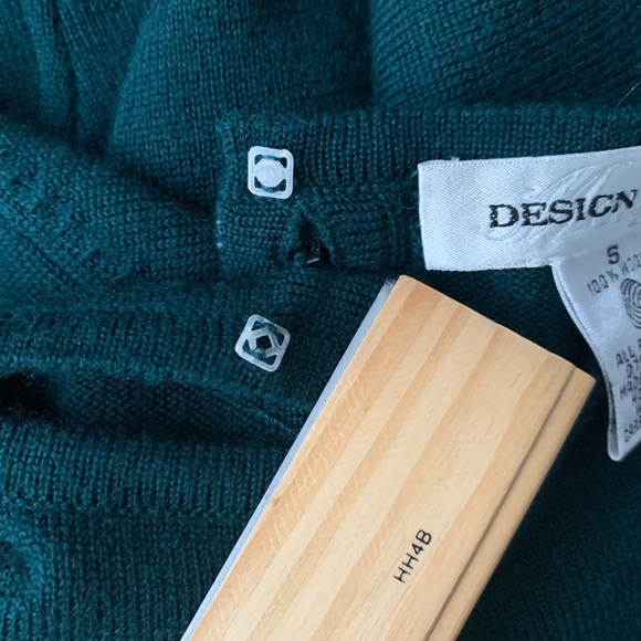 Macy’s Design Studio Hunter Green 100% Pure Wool Crewneck Sweater Size S - Picture 6 of 6
